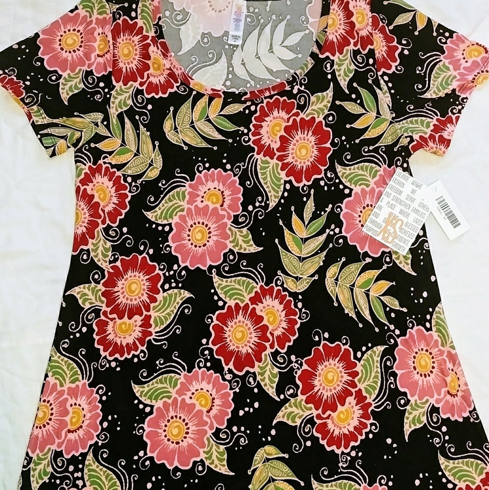 XS LuLaRoe Classic Tee NWT